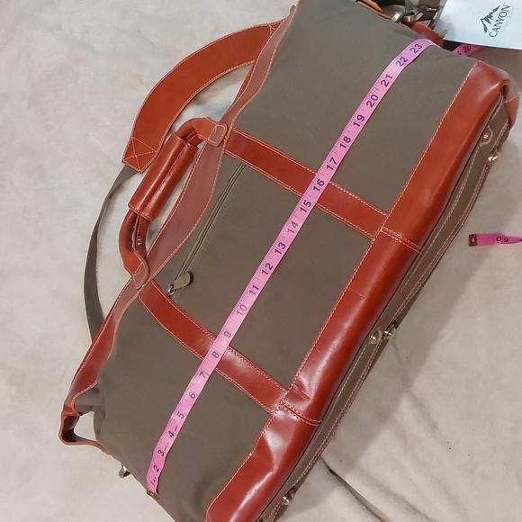Canyon Outback Pine Canyon leather canvas duffel bag in forest green And cognac - Picture 12 of 16
